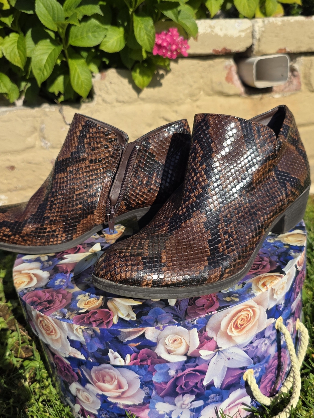 me too Aria Brown Snake-Print Ankle Booties, Size 7.5